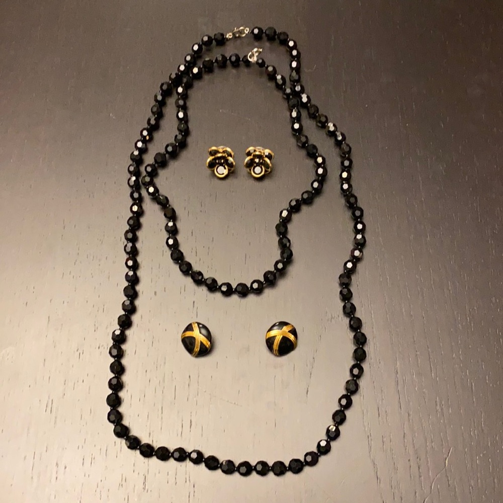 💥3 for $12💥Black bead necklace and earring bundle